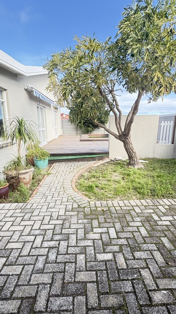 3 Bedroom Property for Sale in Sandbaai Western Cape